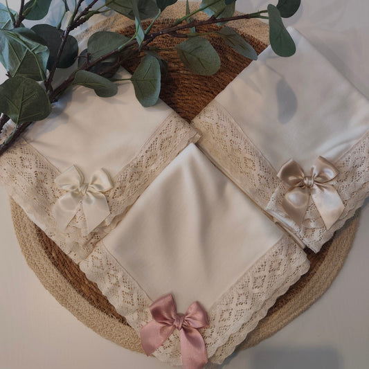 Fralda de pano com renda e laço